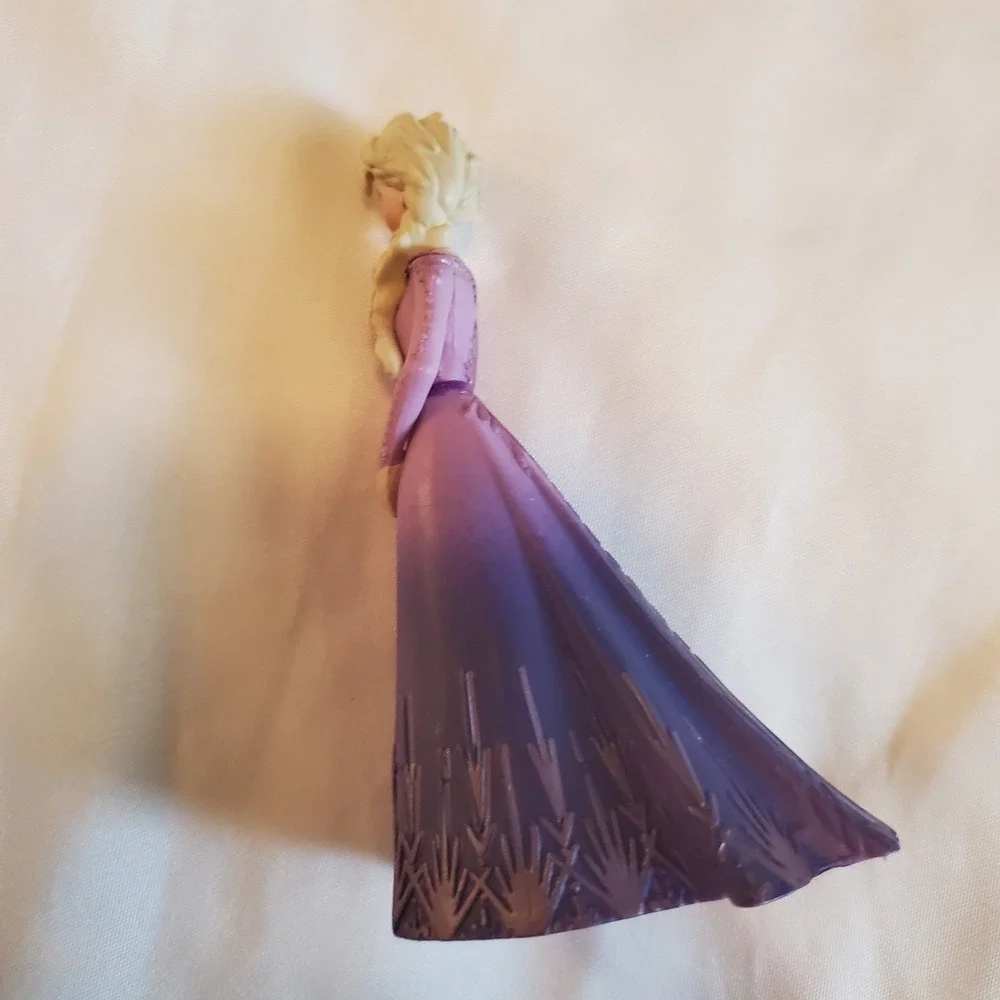 Disney Frozen Elsa Snow Queen Cake‎ Topper 3
